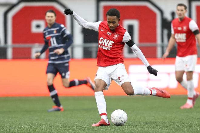 卫在禁区内 卫在禁区内